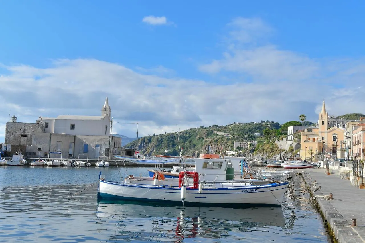 Hotel Mamamia #Lipari 2*, Città di Lipari
